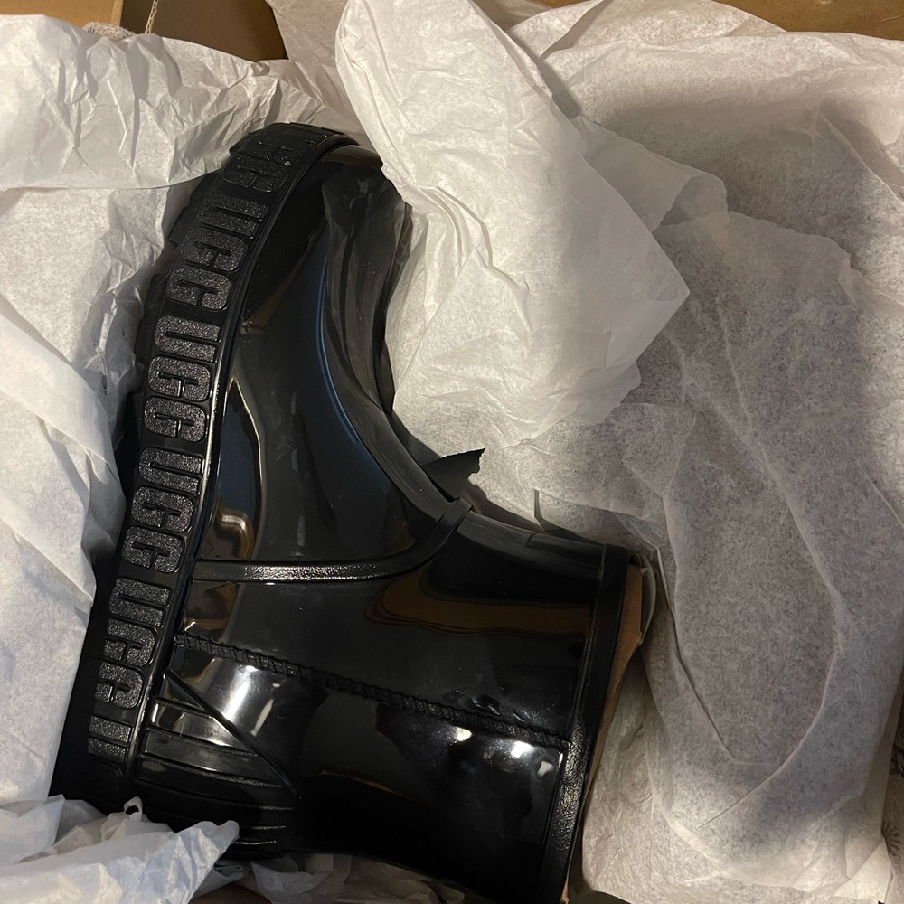 UGG DRIZLITA RAIN BOOTS